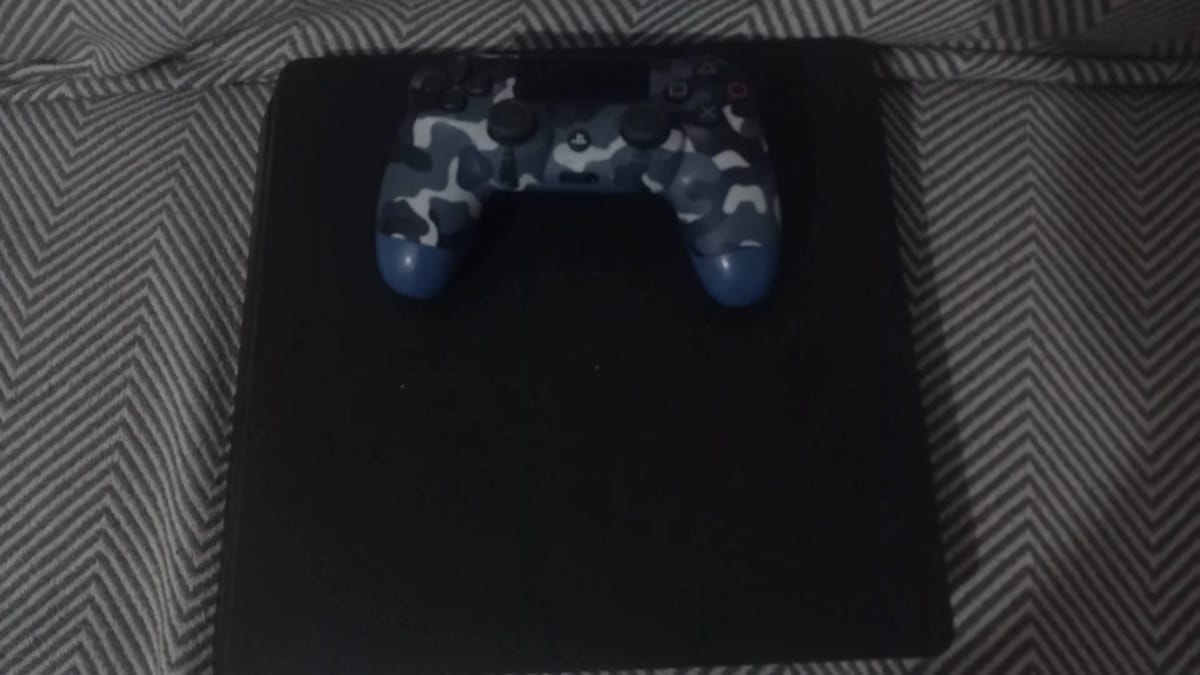 Playstation 4 slim 50-55 oyun PAZARLIK YAPILIR