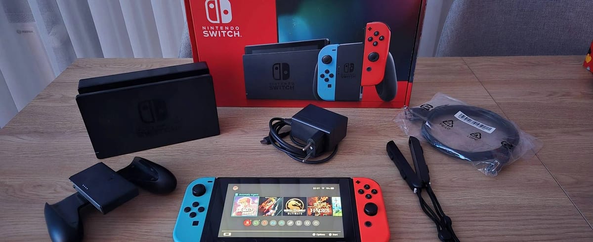 Nintendo Swicth V1 + 128 GB Hafıza Kartı + Çevre Ekipmanları
