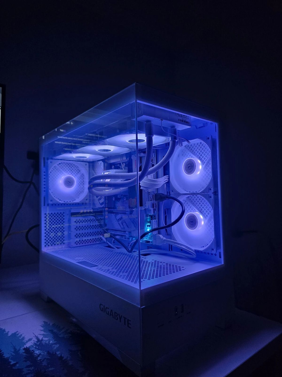 Full Beyaz Gigabyte Sistem