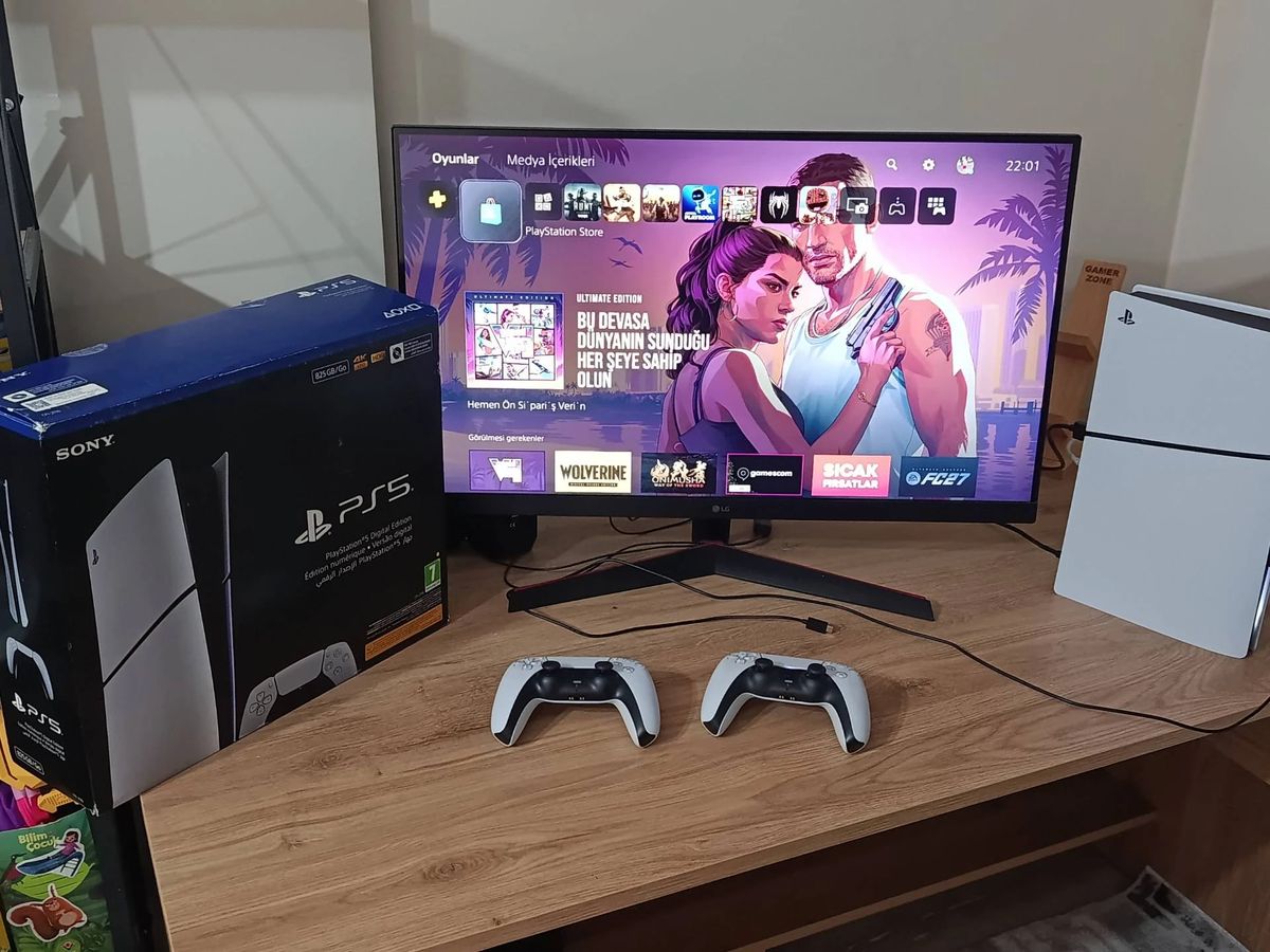 PS5 Slim Digital 825 GB Çift Kollu Tertemiz Sorunsuz