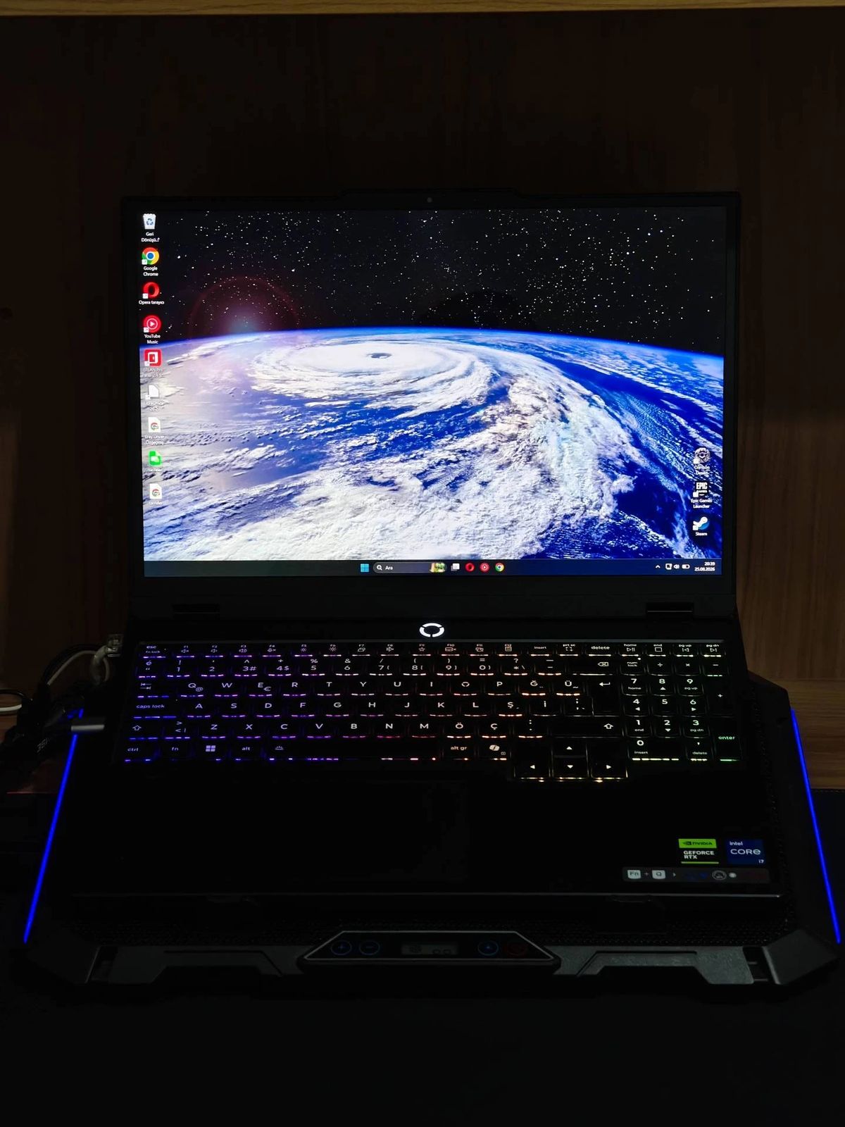 SIFIR AYARINDA LENOVO LEGION 5 (RTX 5070) + FULL OYUNCU SETİ