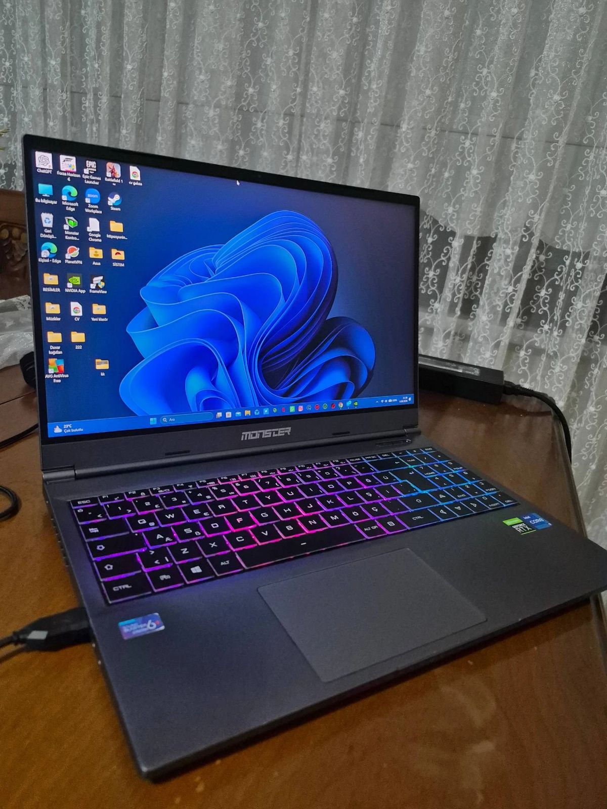 Monster T5 V21.7 +1TB SSD Var