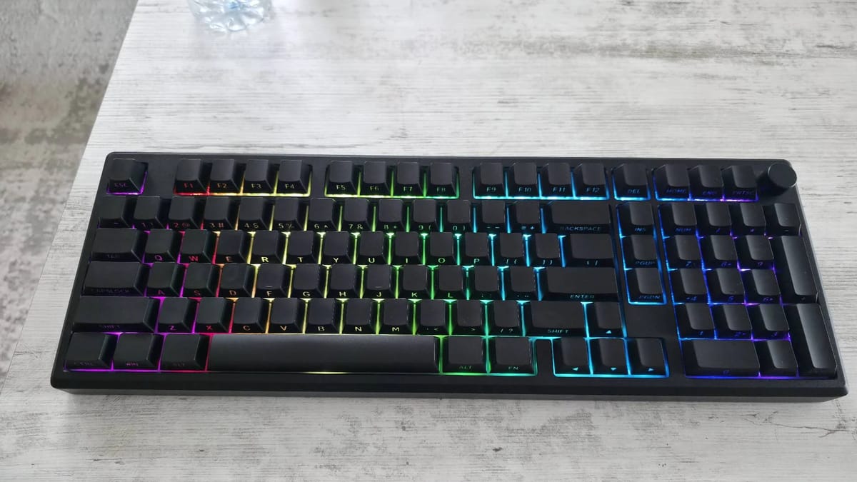 EPOMAKER Galaxy100 Mekanik Klavye (Glorious Mako Switch + Işık Geçiren Tuş Takımı)