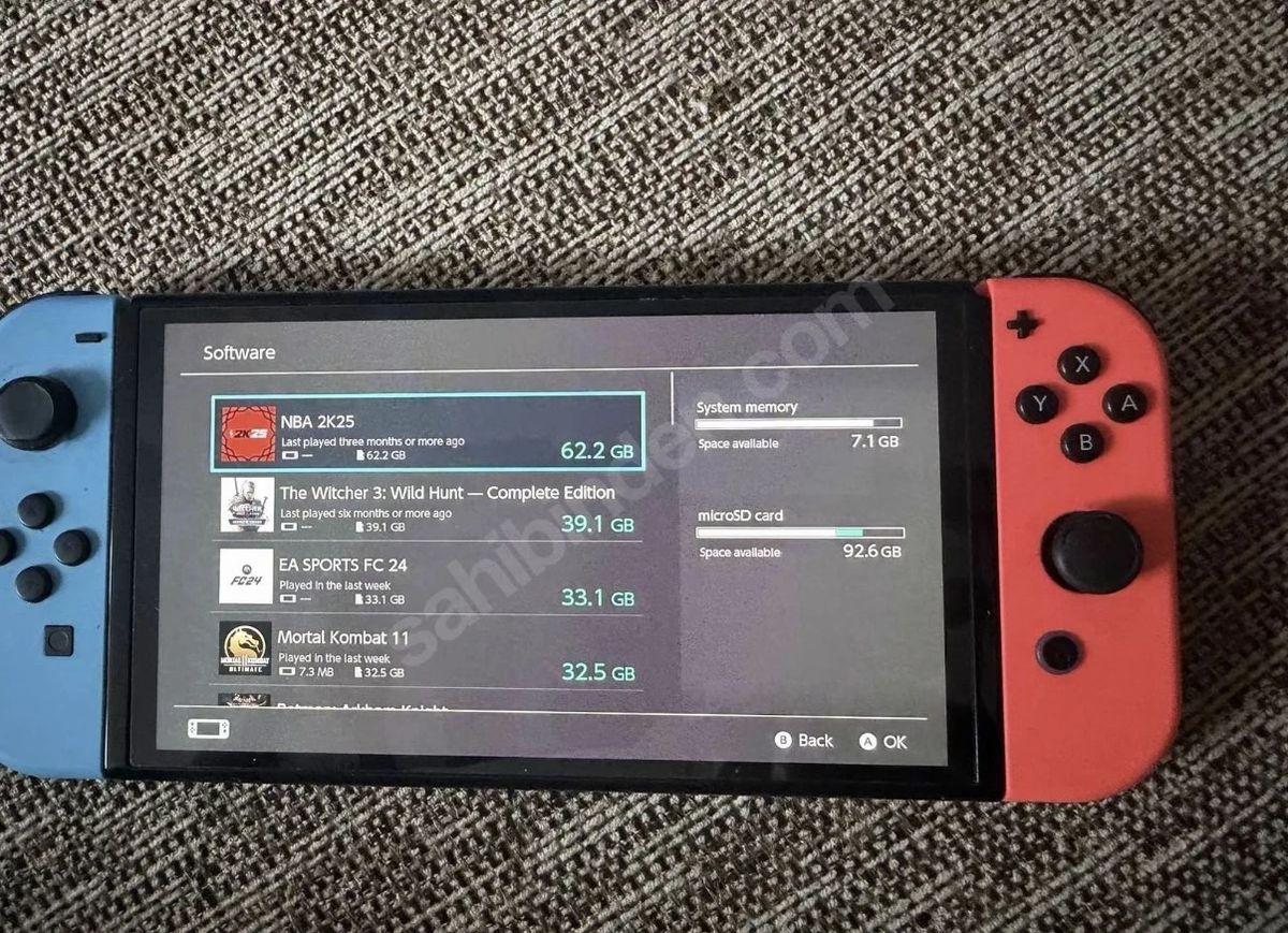 Nintendo Switch OLED + hafıza kartı + Joystik + çanta