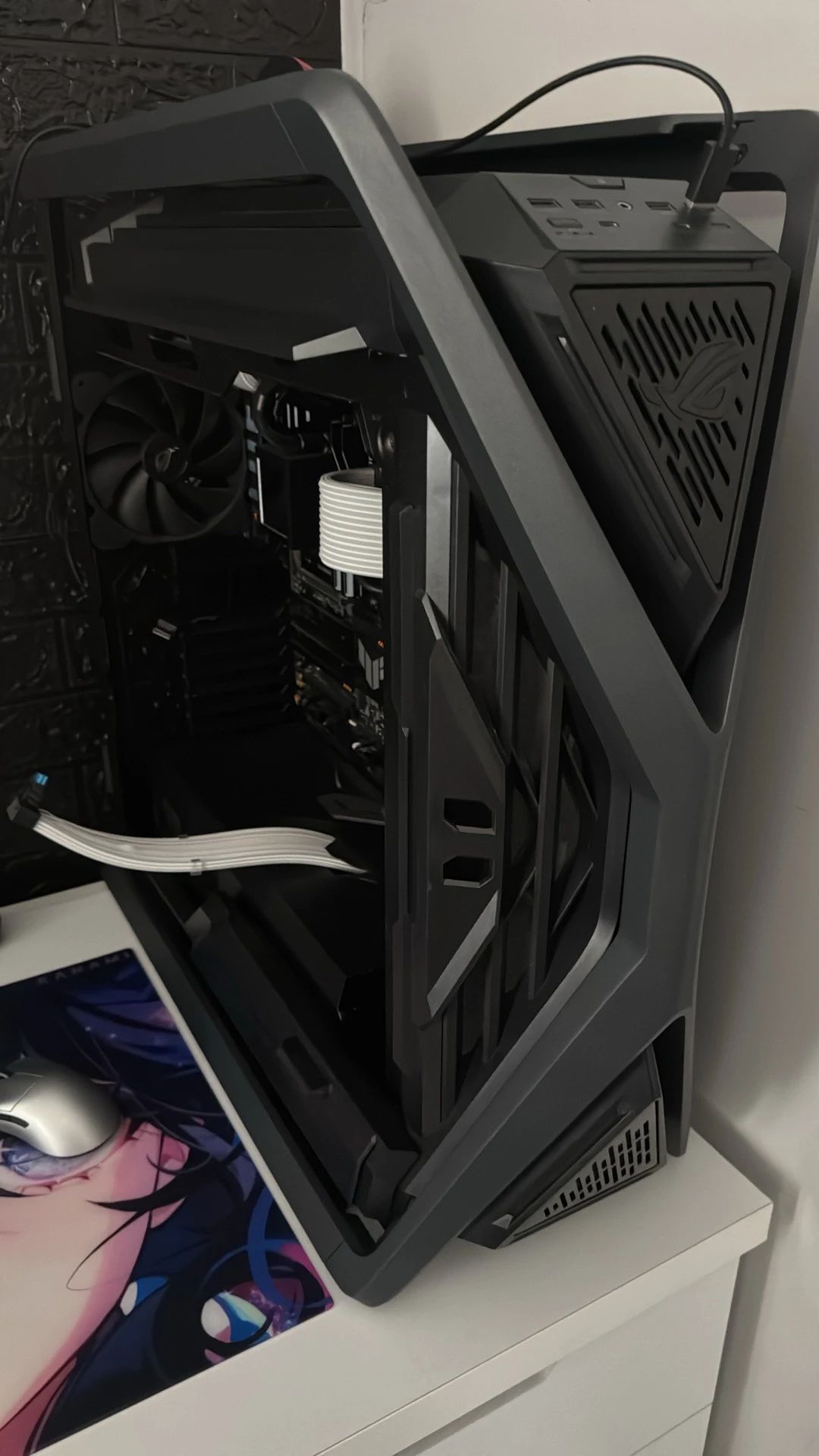 Asus rog hyperion gr701