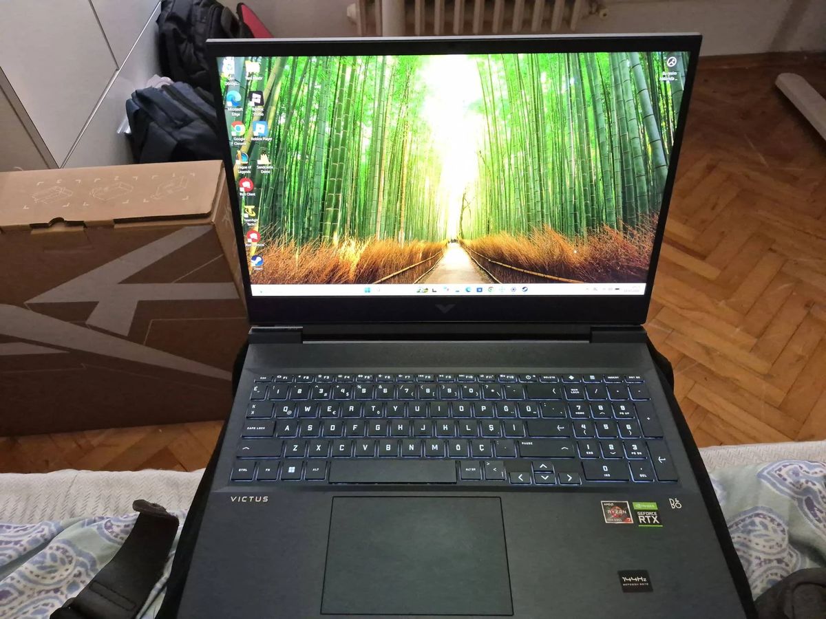 HP Victus 16 – Ryzen 7 5800H / RTX 3060 / 16 GB RAM / 144Hz
