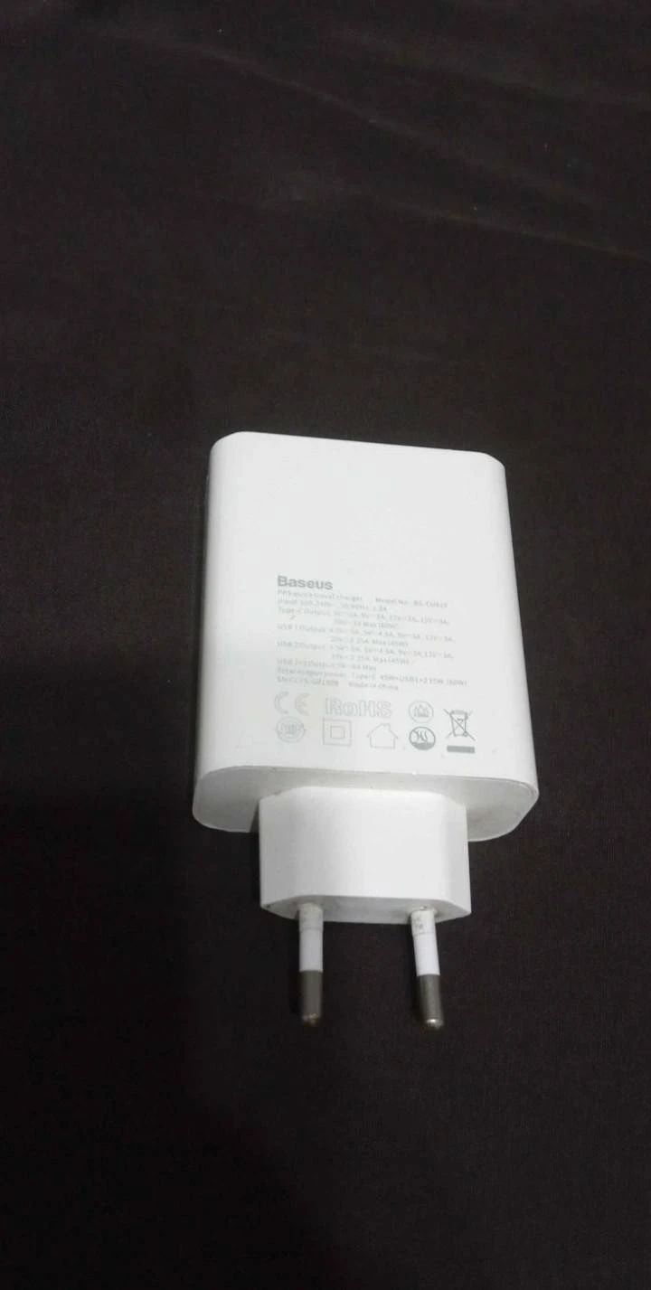 BASEUS BEYAZ ŞARJ ALETİ 60W
