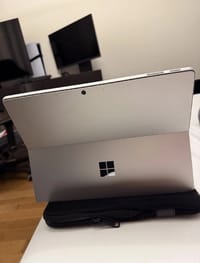 Microsoft Surface Pro 11 1 senelik cihaz - görsel 2