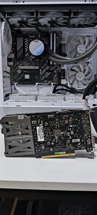Sıfır Ayarında İNNO3D RTX 3050 8GB - görsel 5