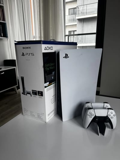 PlayStation 5 Diskli Kasa CFI-1216A 825 GB + Şarj Standı