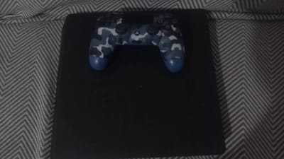 Playstation 4 slim 50-55 oyun PAZARLIK YAPILIR
