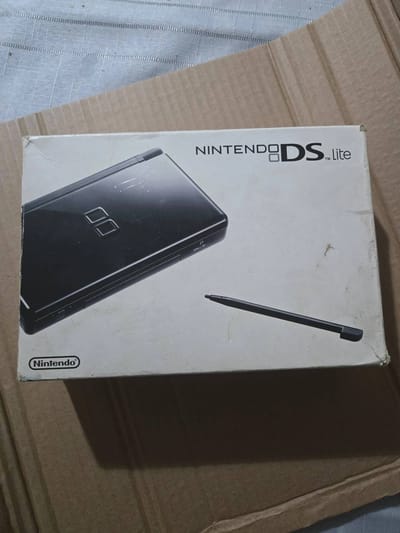 Nintendo dslite kutusunda