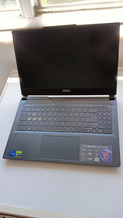 Dizüstü bilgisayar MSI Cyborg 15 A13V i7 16 RAM 512 GB