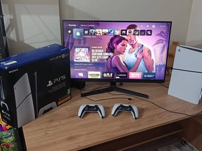 PS5 Slim Digital 825 GB Çift Kollu Tertemiz Sorunsuz